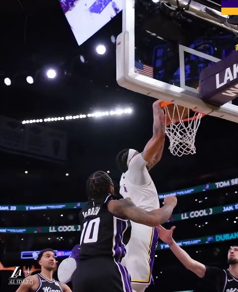 华体会hth浓眉哥在独行侠比赛中高光表现，战术调整引发热议！(浓眉哥带队能力)